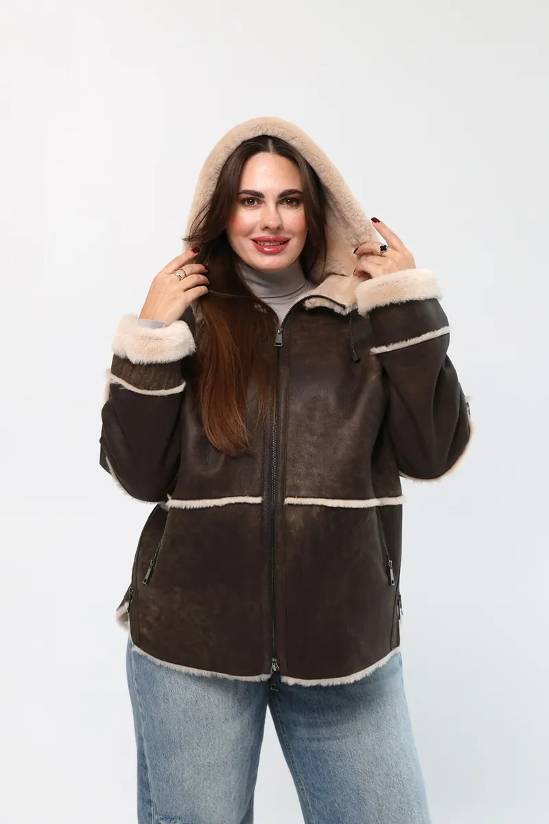 Дублянка з капюшоном із овчини merino у кавовому кольорі 