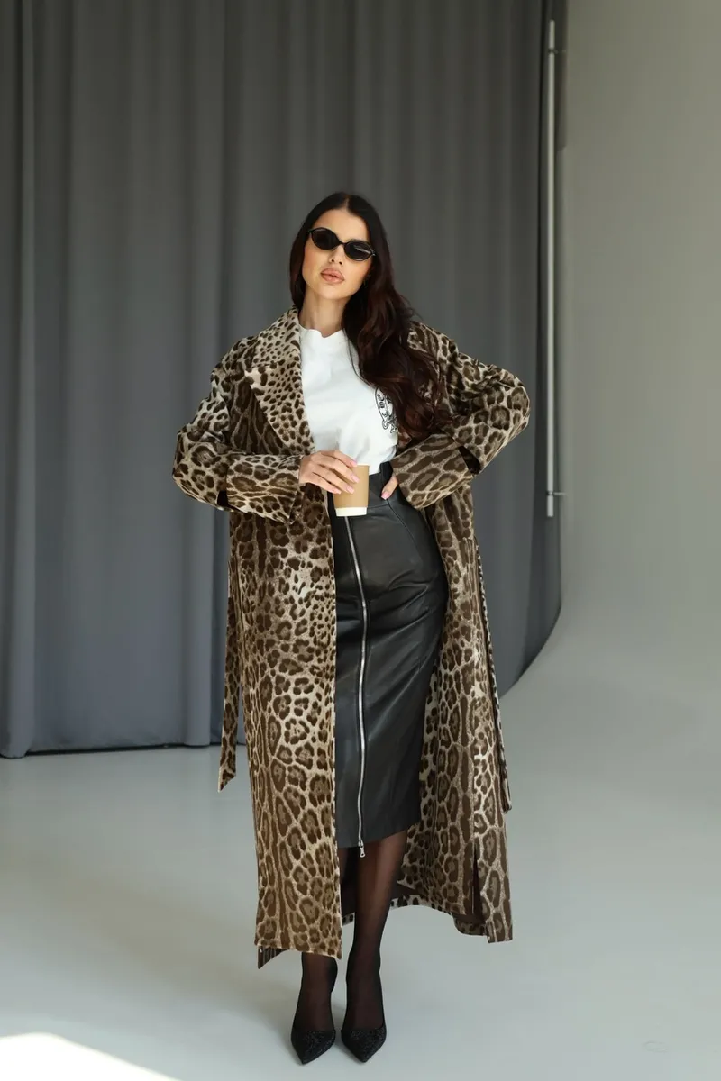 Cashmere coat with slits on the sleeves