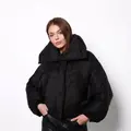 Объемный однотонный пуховик 