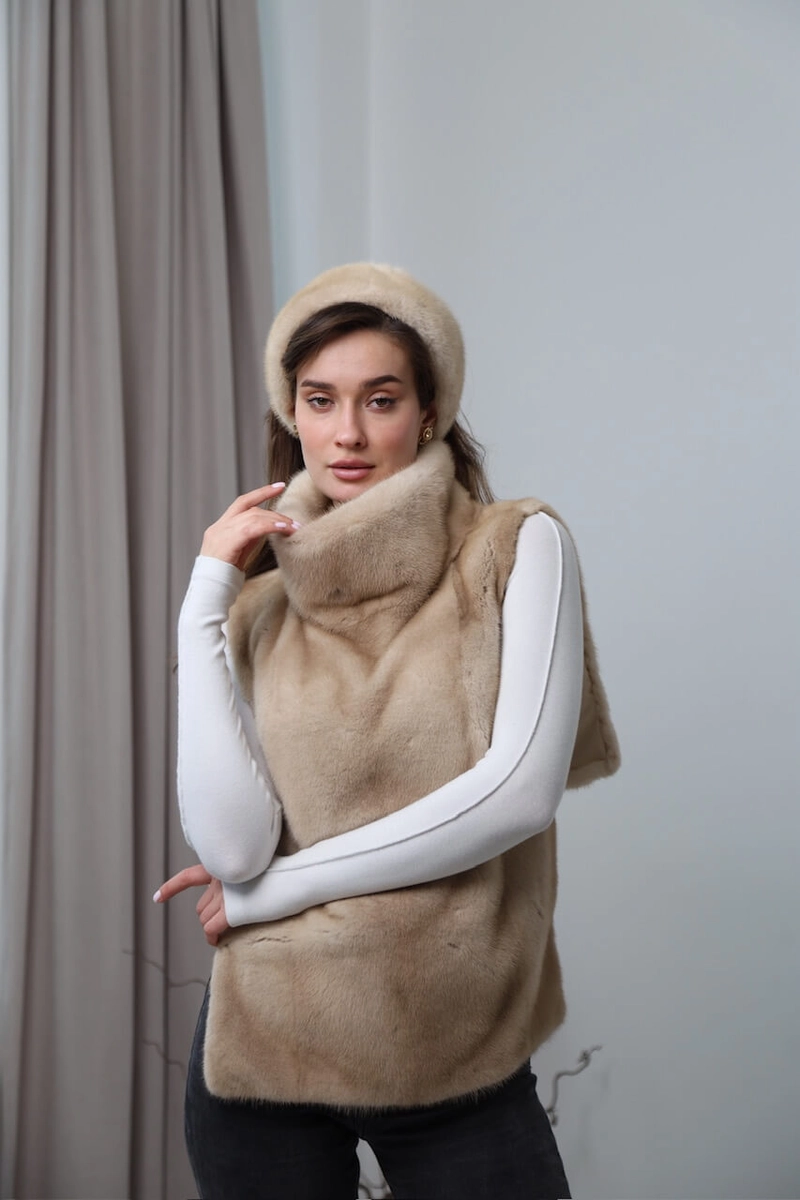 Auction mink bib in beige color
