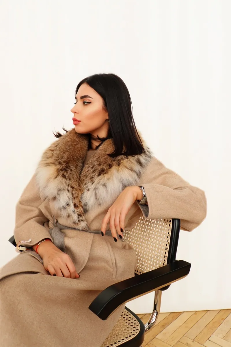 Royal, reversible cashmere coat in sand color