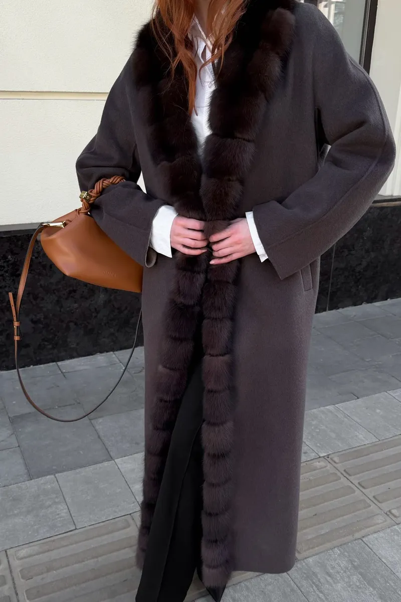 Luxurious coat made of Loro Piana cashmere