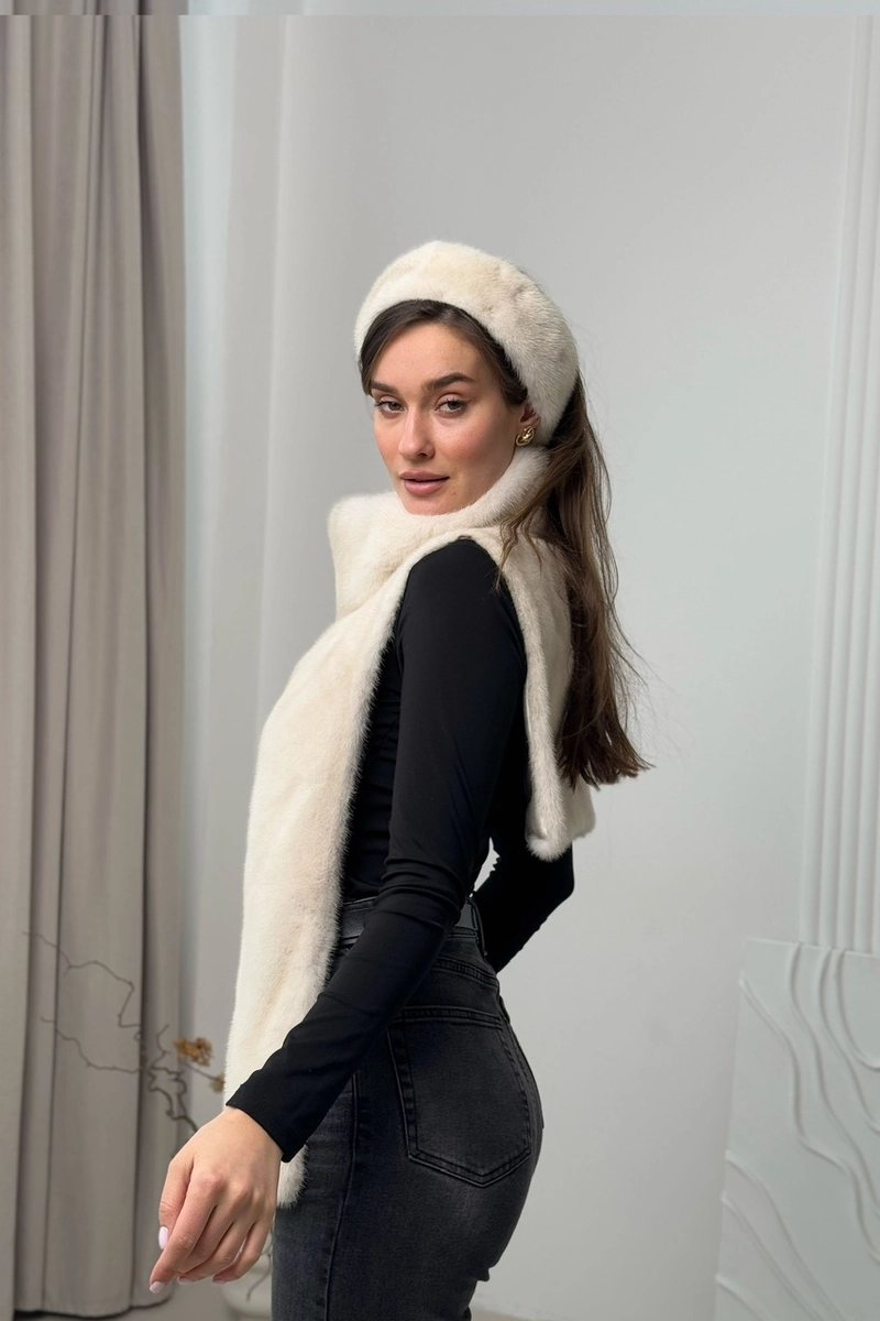 Auction mink bib in milk color