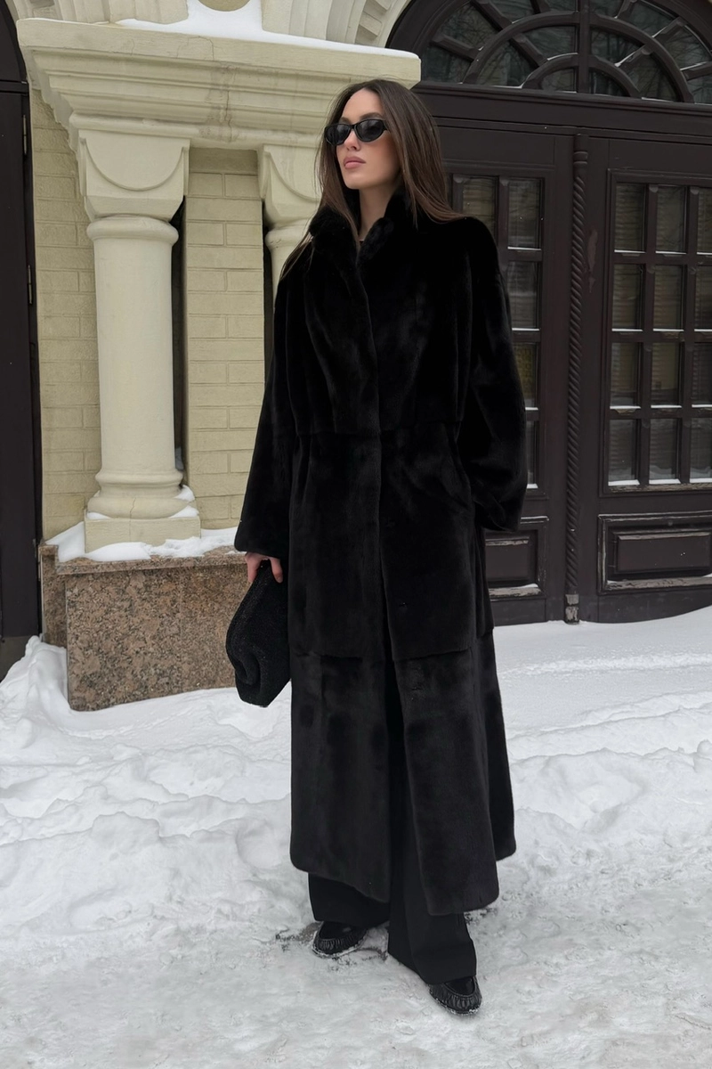 Mink fur coat with an English collar in maxi length