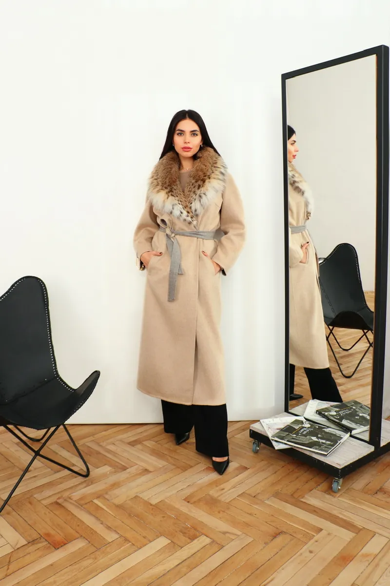 Royal, reversible cashmere coat in sand color