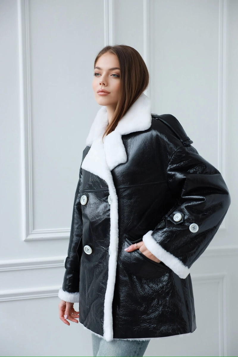 Sheepskin coat made of genuine patent leather and sheepskin