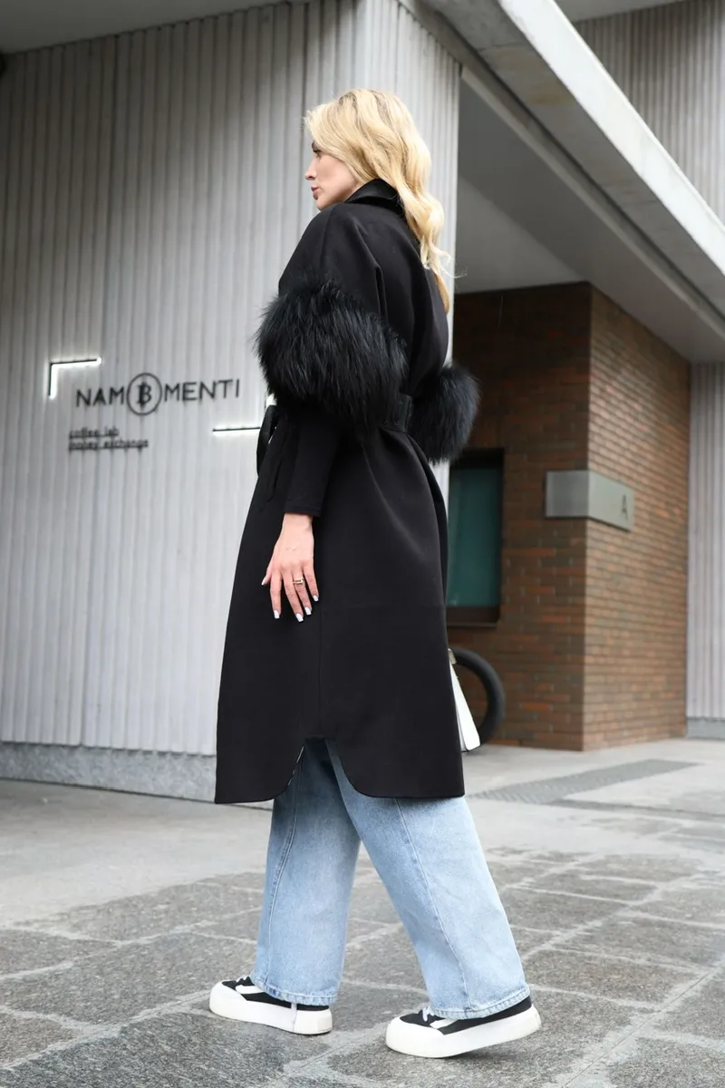 Stunning coat made of natural wool 