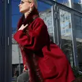 Двустороннее пальто в бордовом цвете с мехом лисицы 
