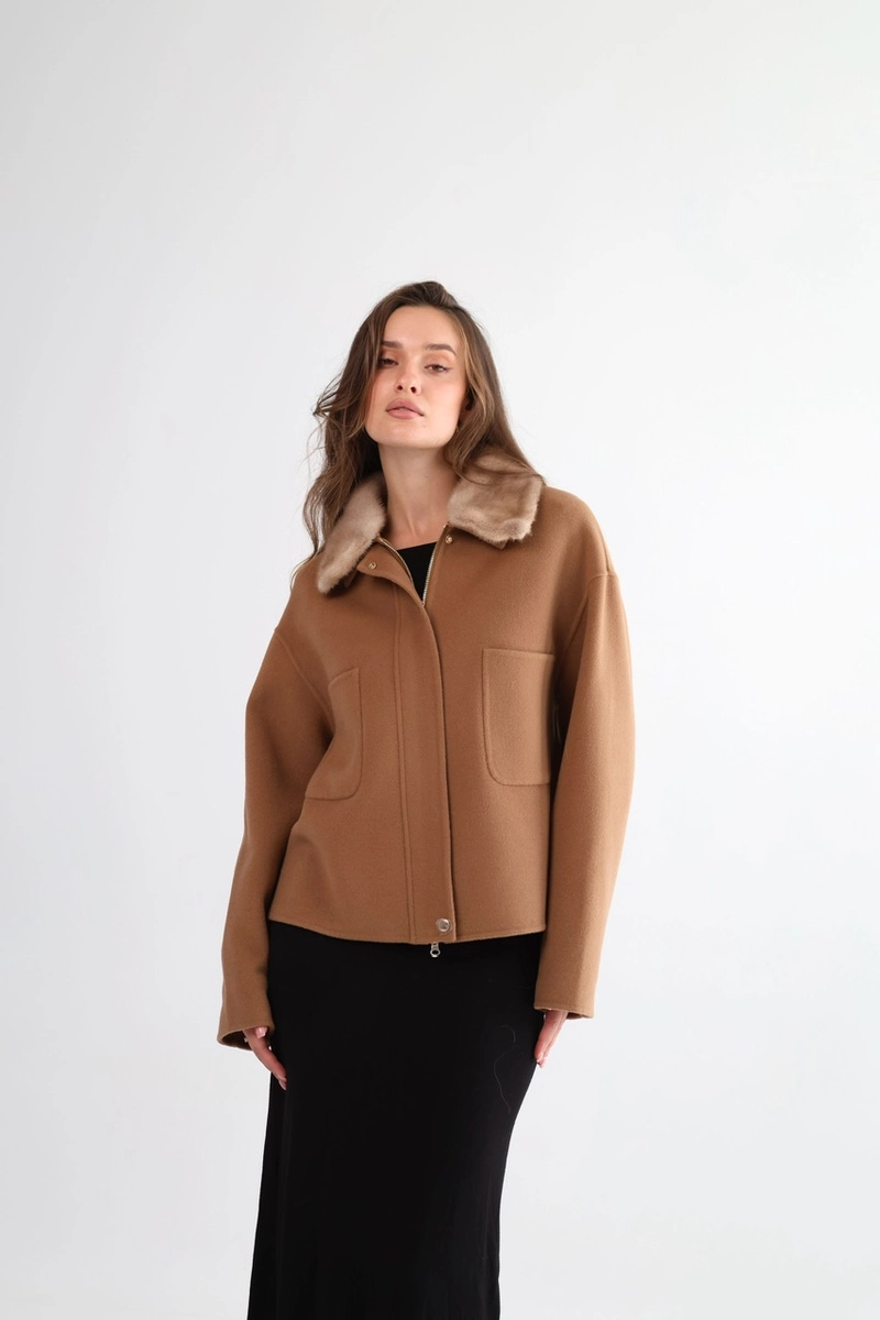 Short coat made of cashmere and wool in camel color
