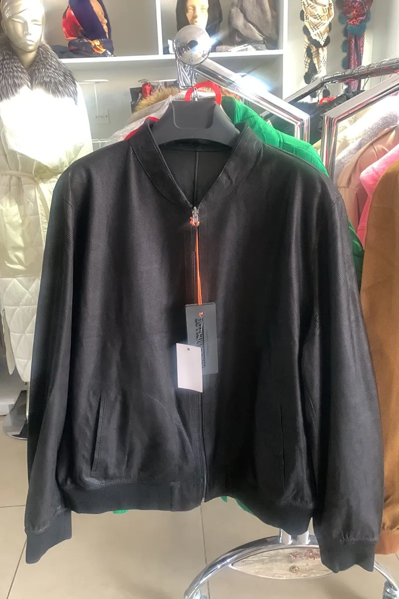 Reversible jacket with an elastic waistband