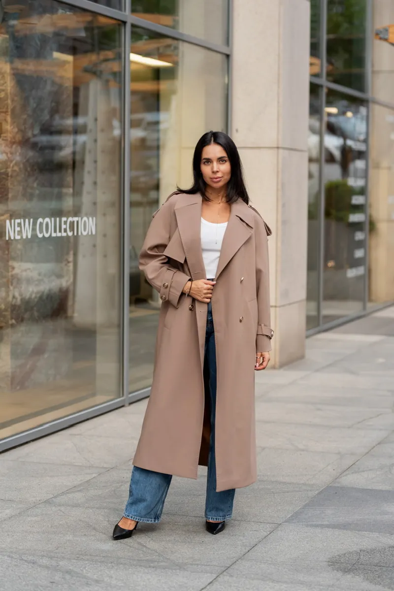 Basic trench coat with gold hardware