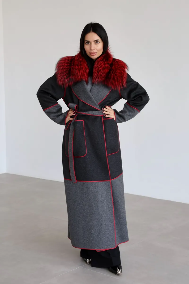 Exclusive cashmere coat with vibrant fox fur