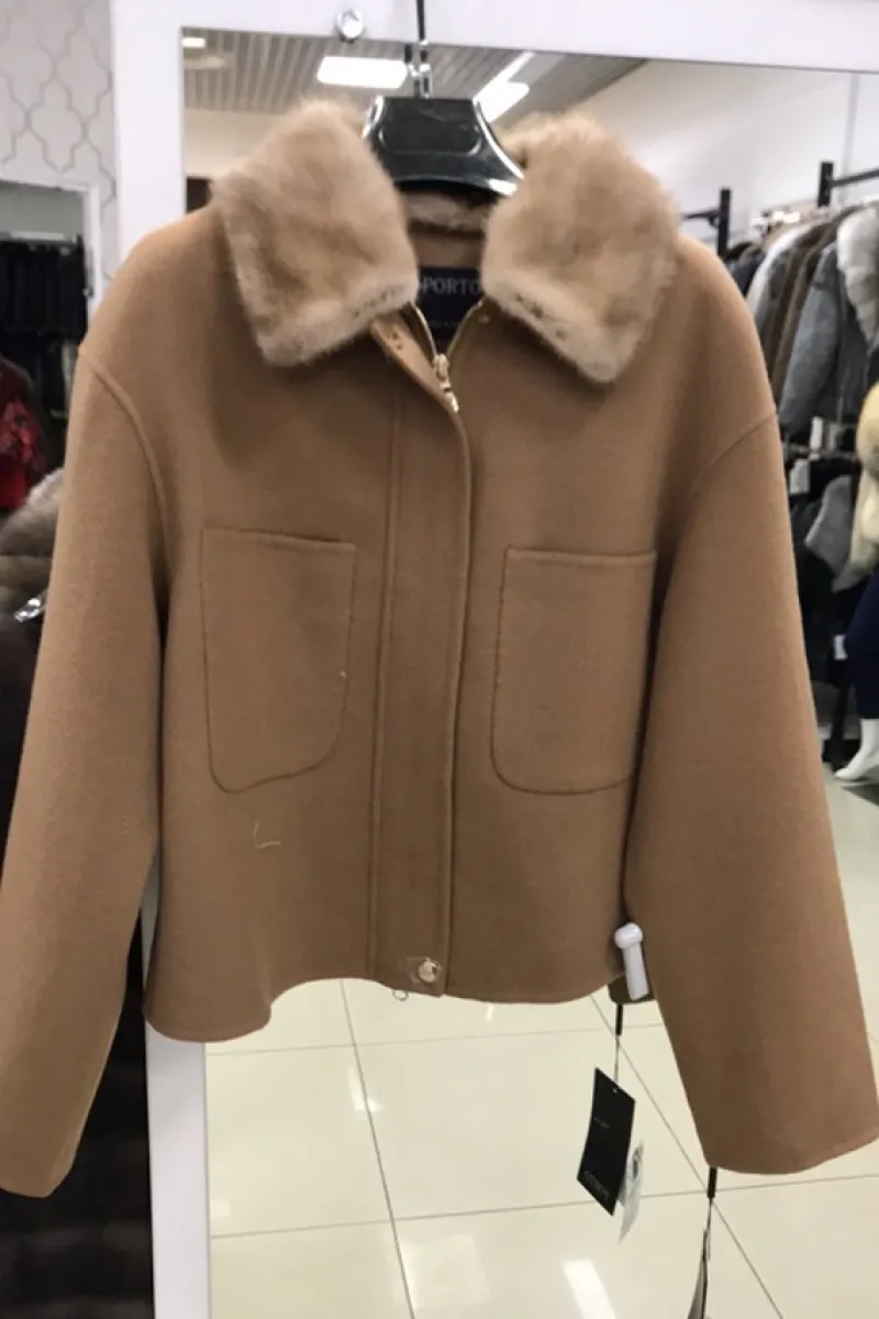 Short coat made of cashmere and wool in camel color