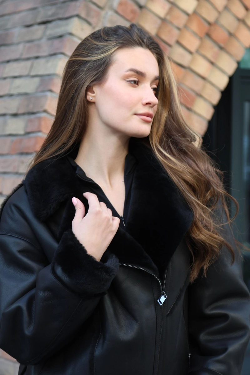Relaxed-fit shearling coat with an English collar