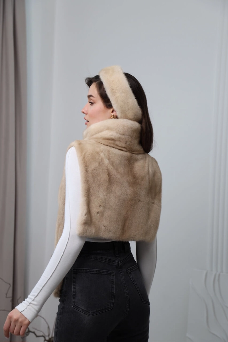 Auction mink bib in beige color