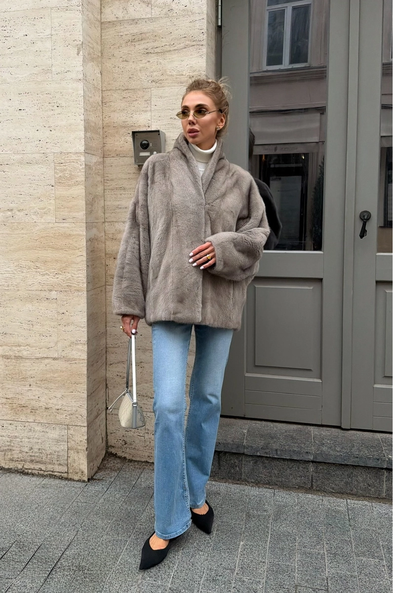 Шуба из меха норки в оттенке Silver Blue