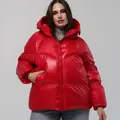 Красный итальянский пуховик с капюшоном 