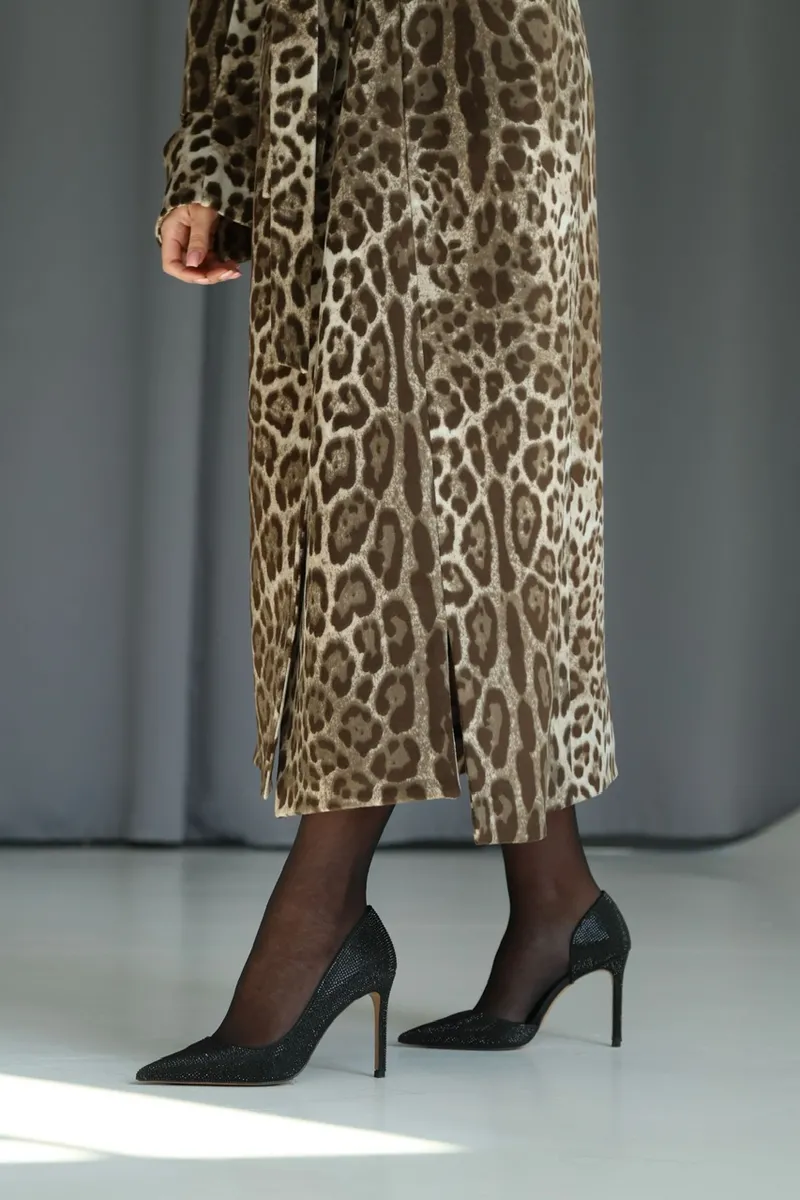 Cashmere coat with slits on the sleeves