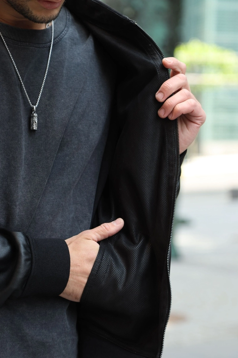 Reversible jacket with an elastic waistband