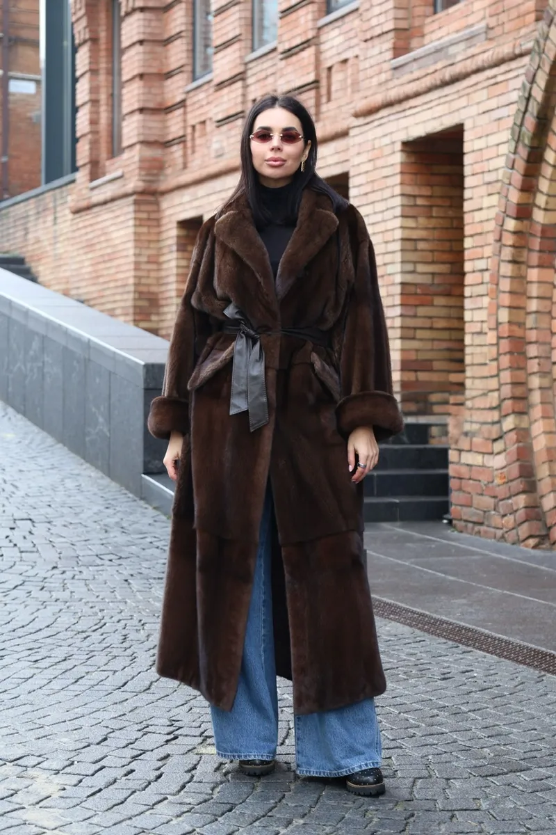 Норкова шуба oversize з шкіряним паском
