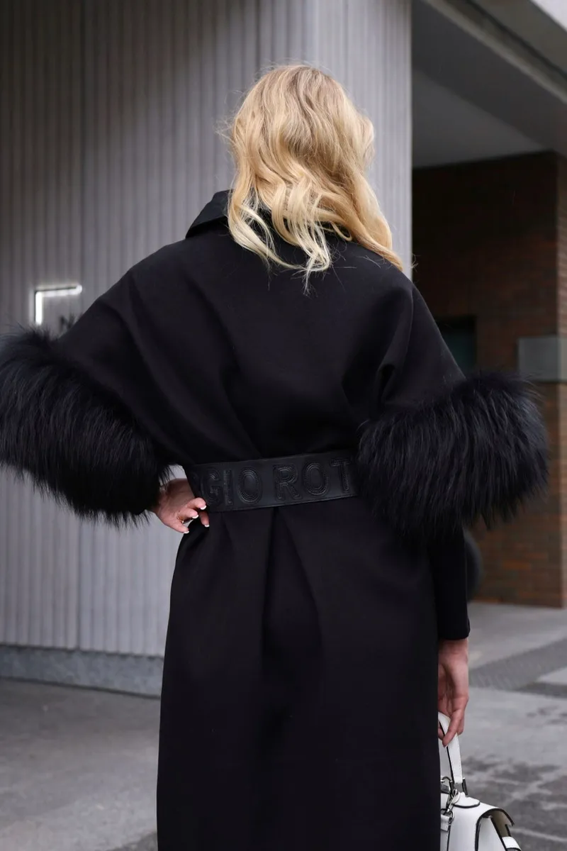 Stunning coat made of natural wool 