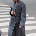 Серое шерстяное пальто в полоску