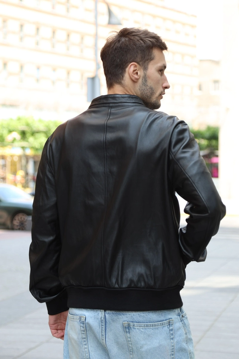 Reversible jacket with an elastic waistband