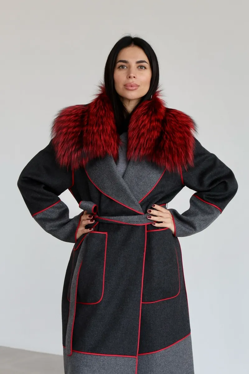 Exclusive cashmere coat with vibrant fox fur