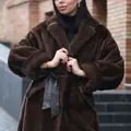 Норкова шуба oversize з шкіряним паском