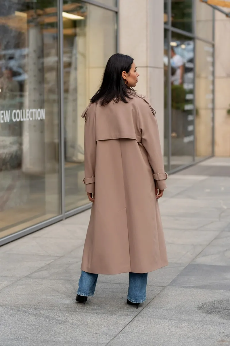 Basic trench coat with gold hardware
